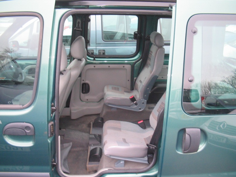 2007 Kangoo 4 seats plus wheelchair passenger AIR CON